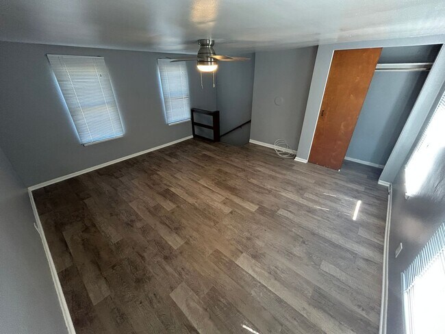 Building Photo - WestonWay633-635