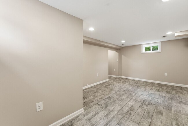 Building Photo - 2341 Belleview Ave