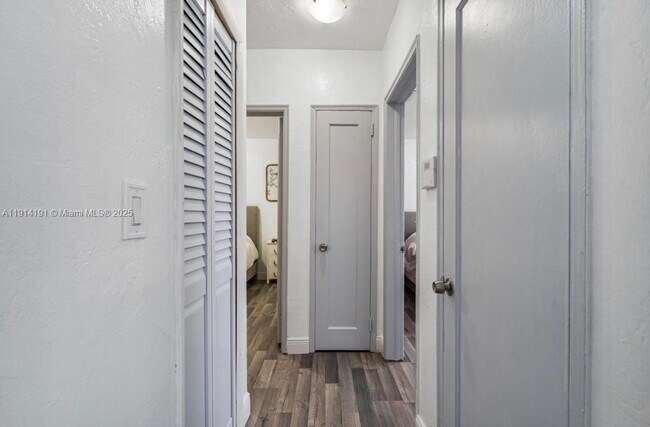 Building Photo - 1021 NW 37th Ave