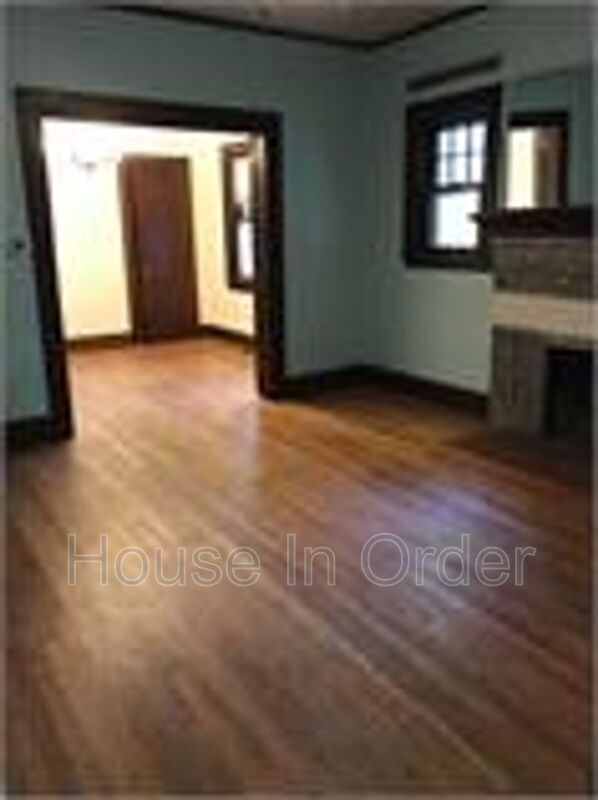 Building Photo - 15 Conestee Pl
