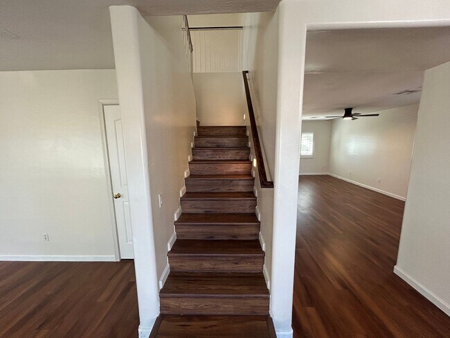 Building Photo - Move In Today! FREE October Rent! Stunning...