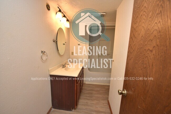 Building Photo - Central Norman 3 Bed 3 Bath PRELEASING FOR FALL 2026 SEMESTER