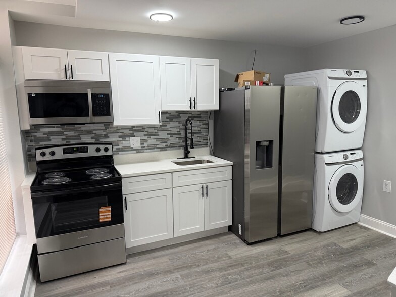 Building Photo - 3325 E Monument St