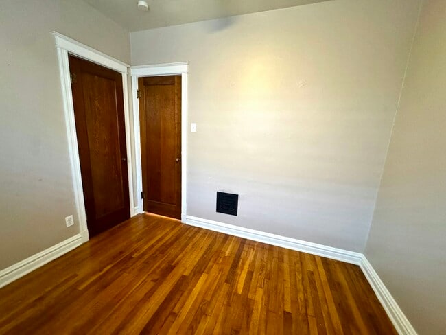 Building Photo - 4930 Tholozan Ave