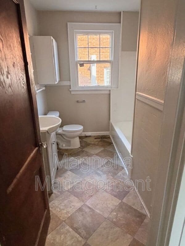 Building Photo - 503 Young St