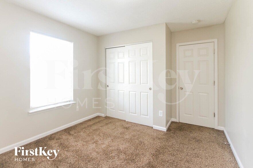 Building Photo - 5204 Hodson Dr