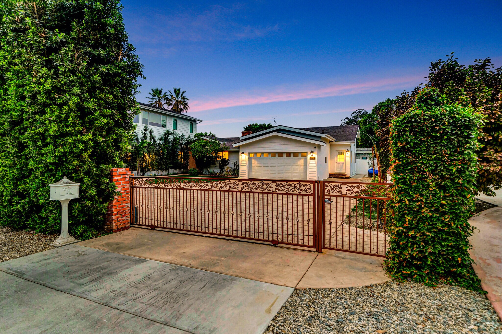 Building Photo - 5817 Ranchito Ave