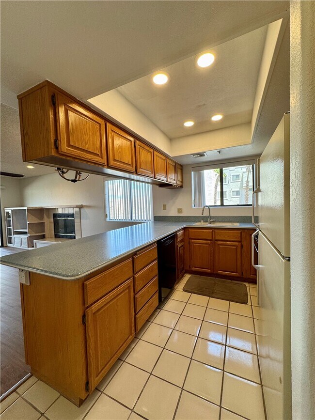 Building Photo - 2022 Merrill Ln