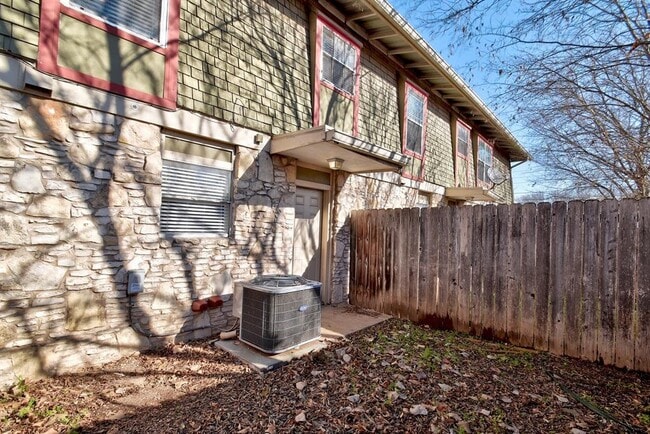 Building Photo - 1704 E M. Franklin Ave