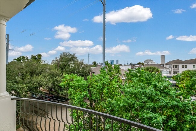 Building Photo - 2301 Park St