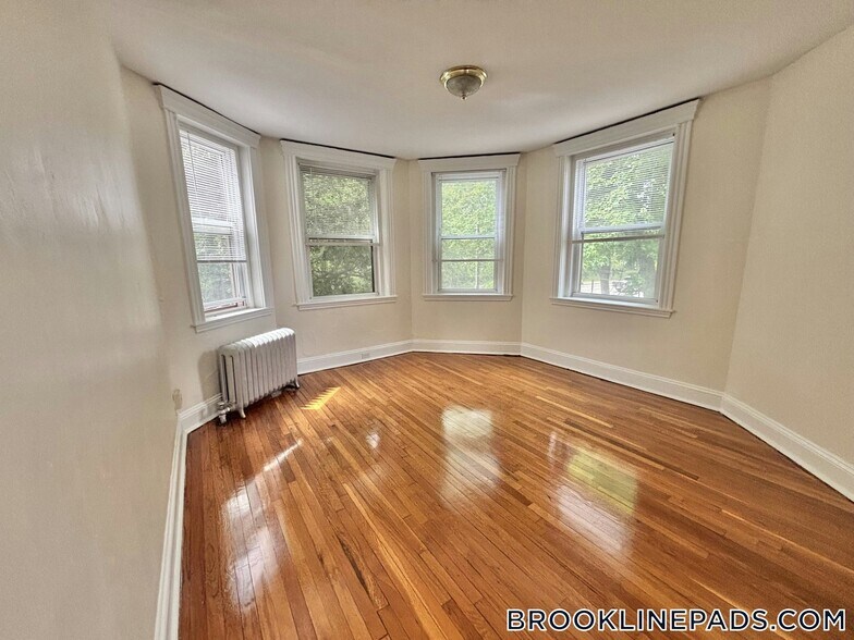 Building Photo - 360 Riverway