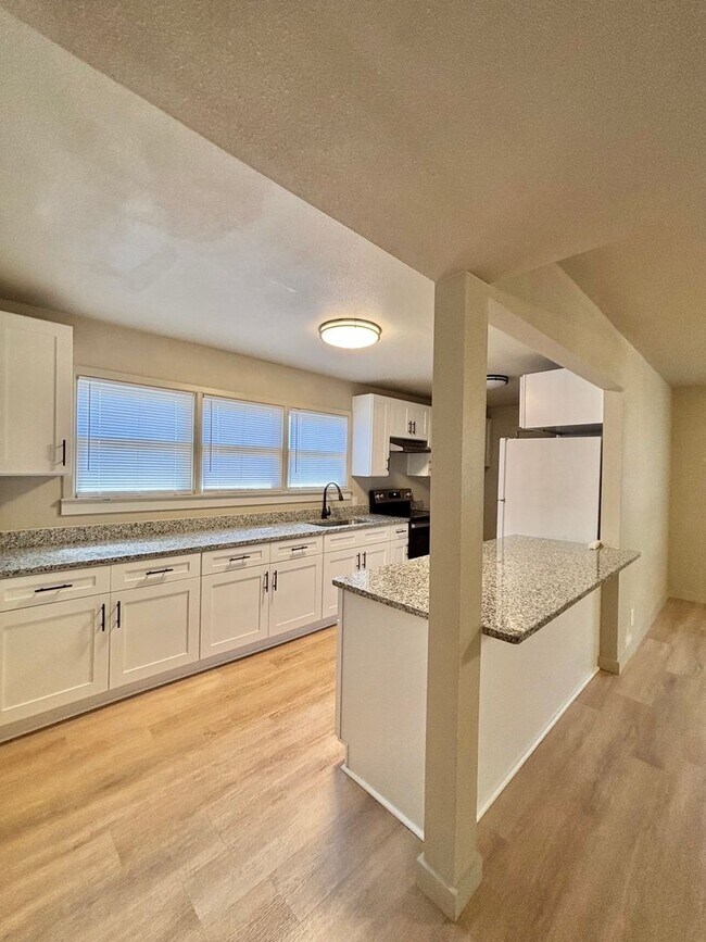 Building Photo - Now Available - 3 Bedroom Home!!
