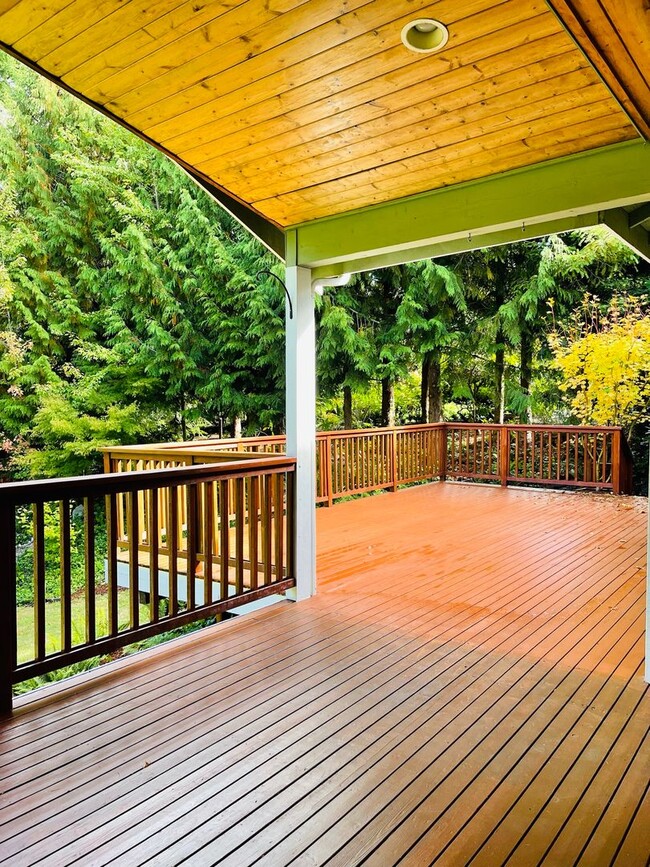 Building Photo - Prime Poulsbo location....3 bedroom rambler with bonus or office