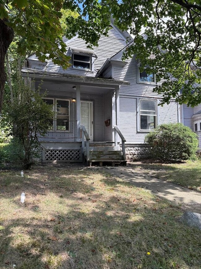 Primary Photo - Three bedroom one bathroom home for rent