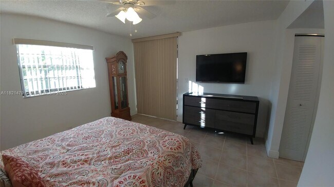 Building Photo - 10451 W Broward Blvd