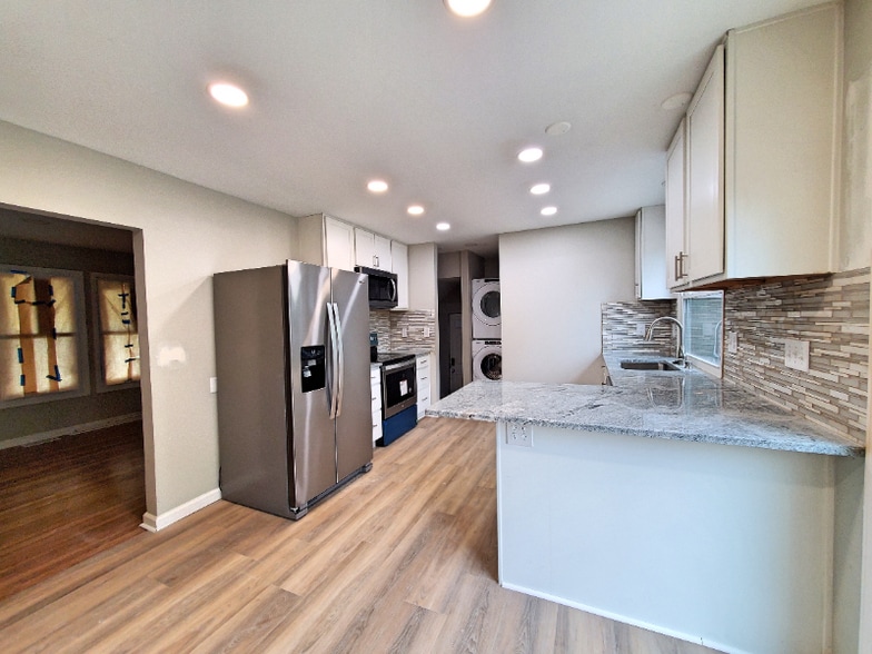 Building Photo - 952 Lilley Ave