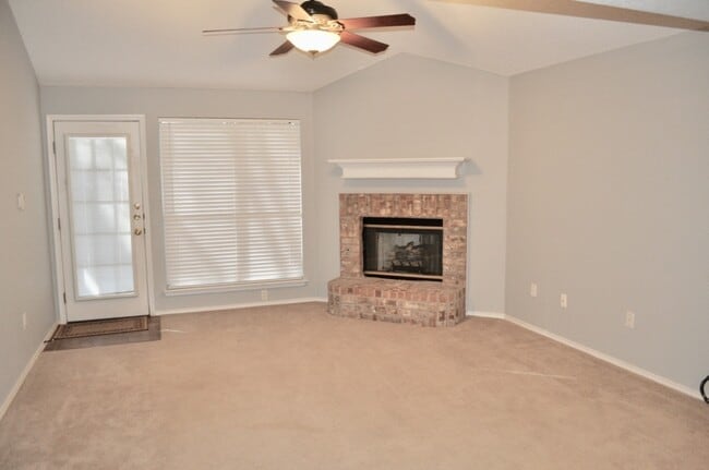 Building Photo - 229 Lancelot Dr