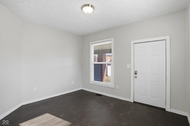 Building Photo - 510 N Beville Ave