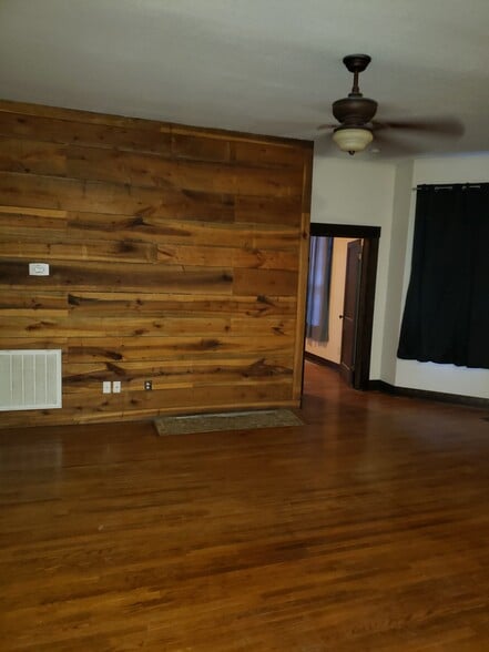 Building Photo - 1422 Coker Ave