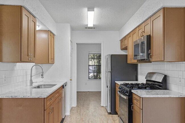 Building Photo - 6300 London Dr