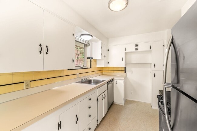 Building Photo - 3535 43rd Ave W