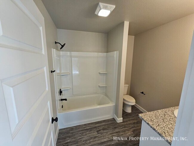 Building Photo - 2622 Tiffin Ave