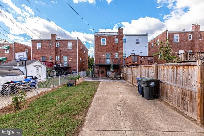 Building Photo - 5513 Chillum Pl NE