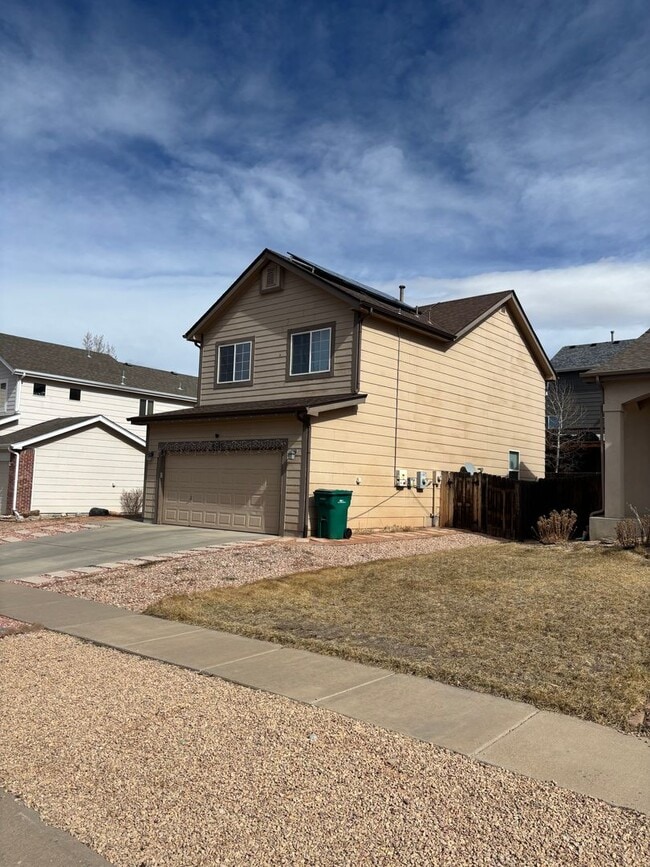 Building Photo - Cozy 3-bed, 2.5-bath home in desirable Stetson Ridge.