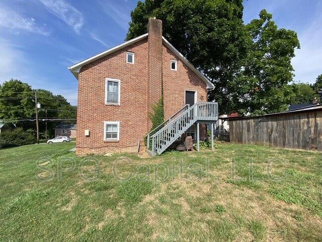 Building Photo - 130 S Main St