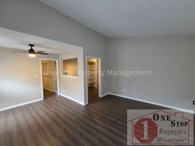 Building Photo - Updated 4 Bedroom, 2 Bathroom Duplex in Overland Park, Kansas