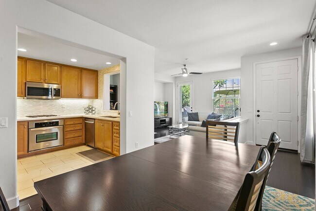 Building Photo - Amazing Ladera Ranch Townhome with Upgrades and a View!