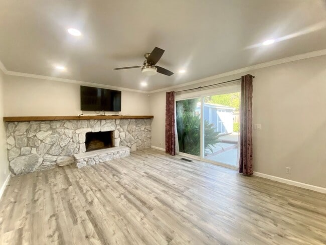 Building Photo - Elegant Fremont Weibel Home with Fruit-Fil...