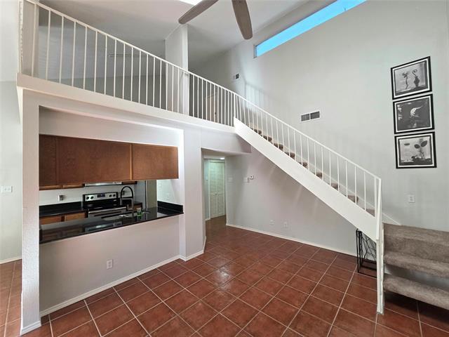 Building Photo - 7525 Holly Hill Dr