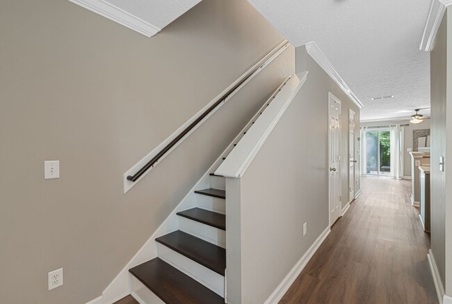 Building Photo - 650 Flintlock Ct