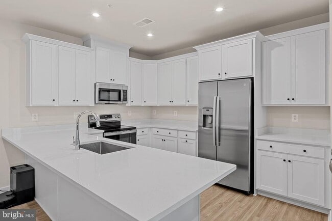 Building Photo - 819 Ambrose Ln