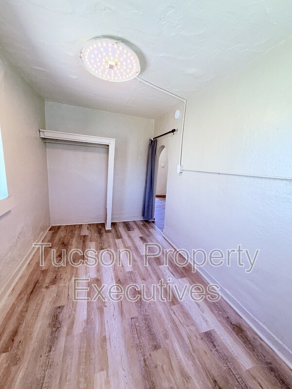 Building Photo - 234 E 32nd St