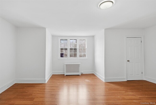 Building Photo - 220-20 Garth Rd