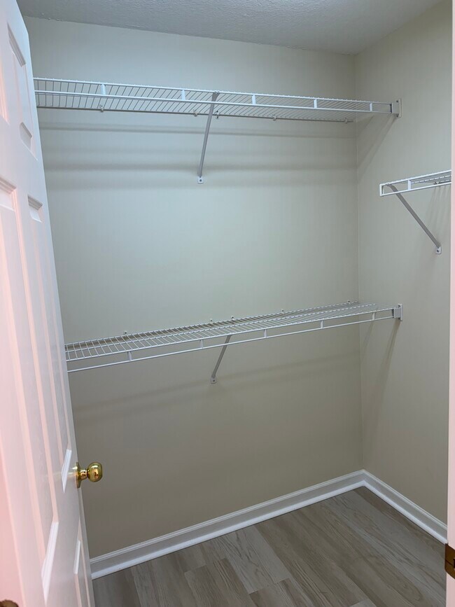 Building Photo - 3553 Oak Villa Way