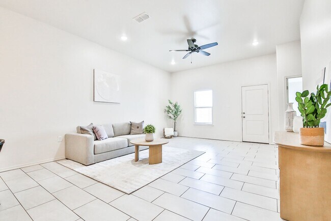 Building Photo - PRE-LEASING FOR A JULY MOVE-IN!! Great 2 Bedroom, 2 Bath Townhouse in Escondido - Frenship ISD