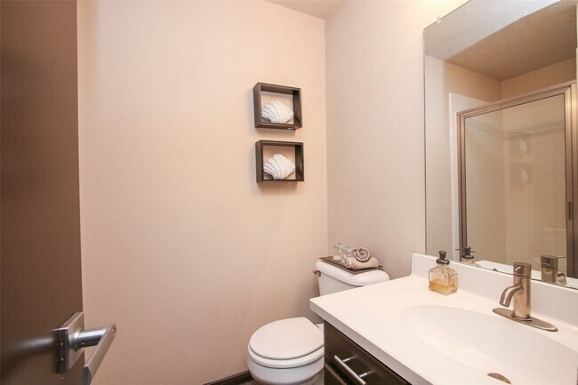 Building Photo - 8051 Bay Branch Dr