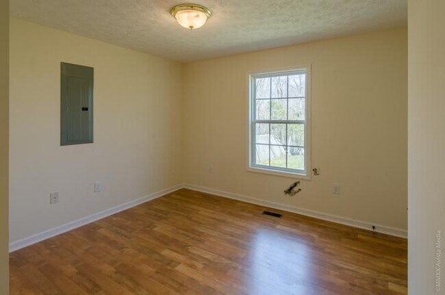 Building Photo - 112 Bellvue Dr