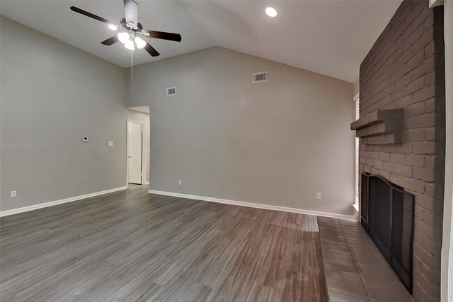 Building Photo - 16915 Tranquil Dr