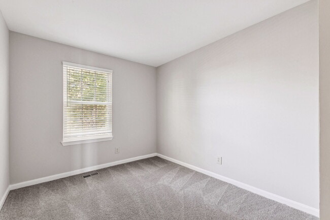 Building Photo - Welcome to this bright and beautifully mai...