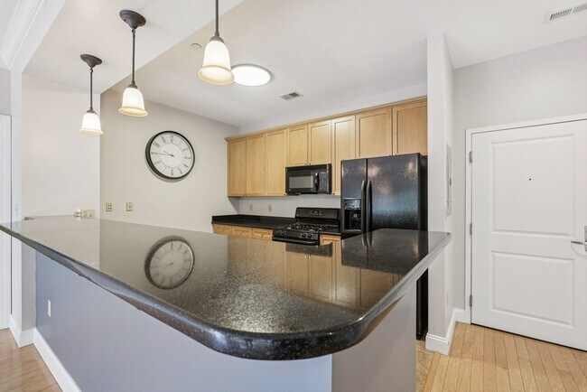 Building Photo - 527 Pawtucket St