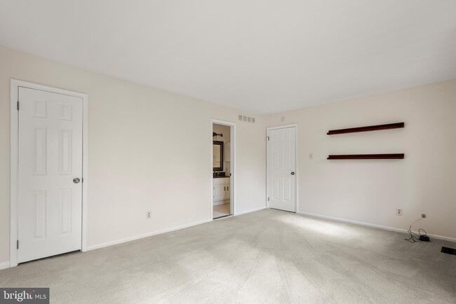 Building Photo - 11 Treaty Dr