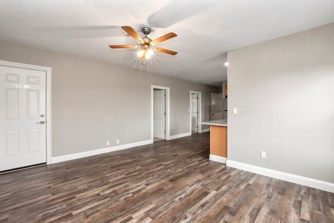 Building Photo - 27 Oak St