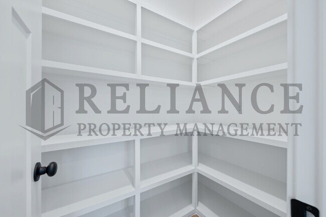 Building Photo - 607 Elmwood St