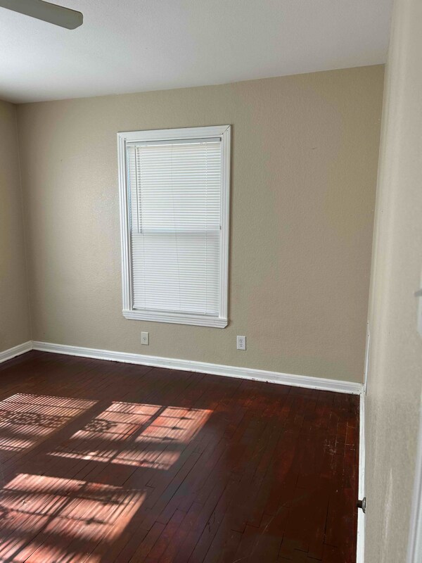 Building Photo - 1008 Pecan Ave