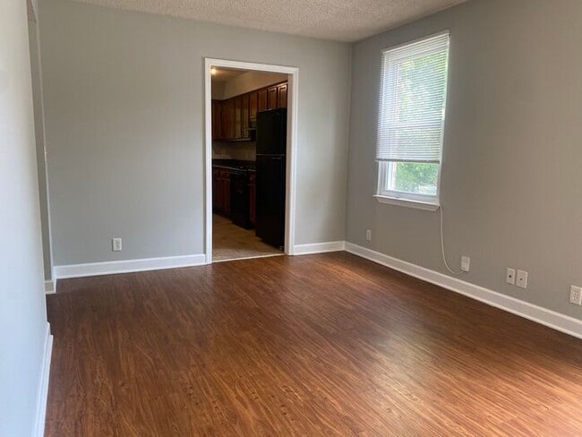 Building Photo - Amazing 2BR/1BA East Nashville Duplex!