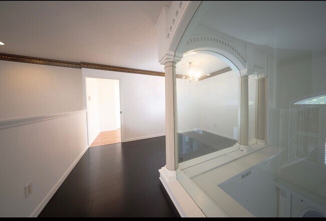 Building Photo - 5456 Los Palma Vista Dr